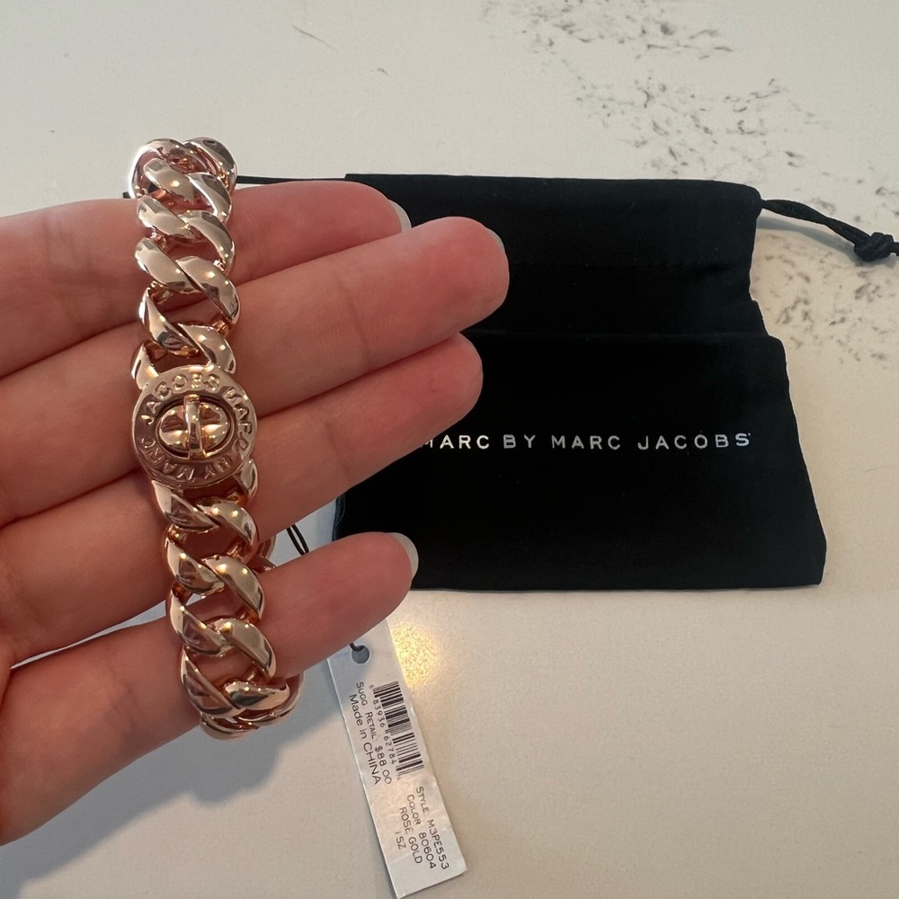 NWT Marc by Marc Jacobs Small Chain Turn lock Bracelet in Rose Gold​
